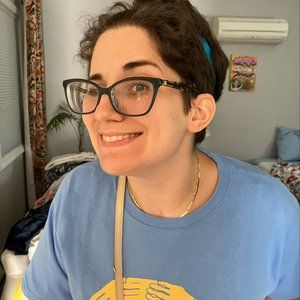 Meet your Posher, Laura